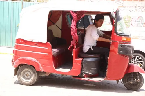 Alcalde de San Miguel Xoxtla desplaza a organización de mototaxis y meta a la suya