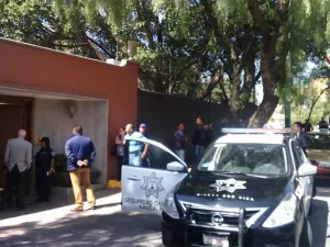 VIDEO: Riña entre escoltas deja un muerto afuera de casa de Miguel Alemán