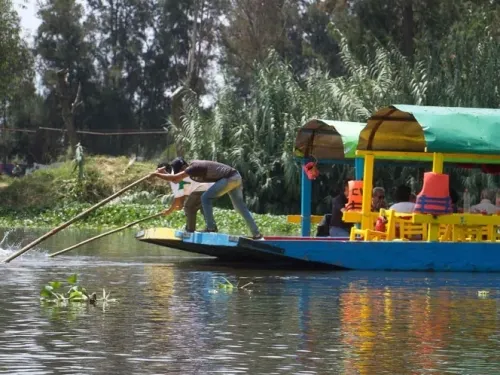 VIDEO: En Xochimilco se ahogan los pend… todos flotan, menos ‘Chema’