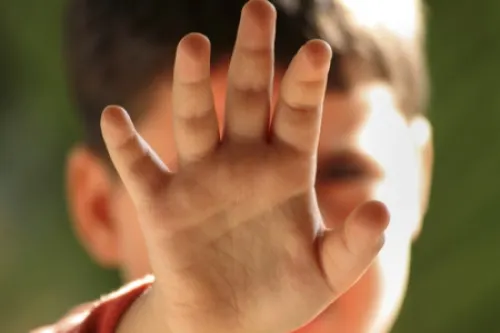 Proponen retirar patria potestad a padres por violencia familiar “recurrente”