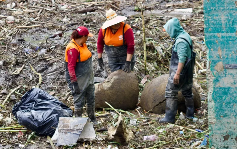 Ayuntamiento de Puebla mantiene limpieza en vasos reguladores ante las lluvias registradas en Puebla