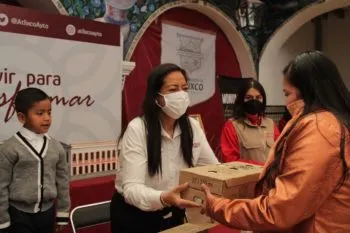 En Atlixco, DIF municipal y estatal continúan con la entrega de desayunos escolares