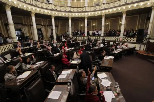 Gali pide a diputados de Morena trabajar en favor de los poblanos y no caer en “dimes y diretes”