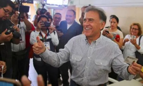 PGR atrae investigación contra Miguel Ángel Yunes y su hijo por enriquecimiento ilícito