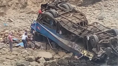 Accidente de autobús en Perú deja al menos 25 muertos