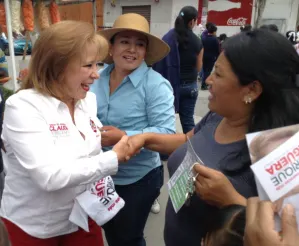 Vecinos de San Aparicio piden servicios públicos a Claudia Hernández