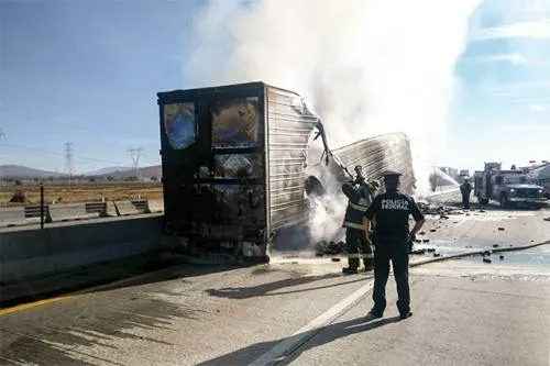Accidentes y protesta de la CTM provocan caos en la México-Puebla