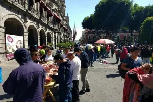 Ambulantes protestan de nueva cuenta frente a palacio municipal