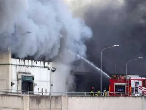 Incendio en basurero asfixia a Roma