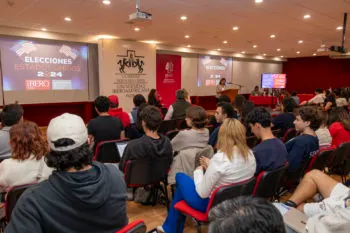 Ibero Puebla sigue de cerca elecciones en EE. UU. con la Noche Electoral