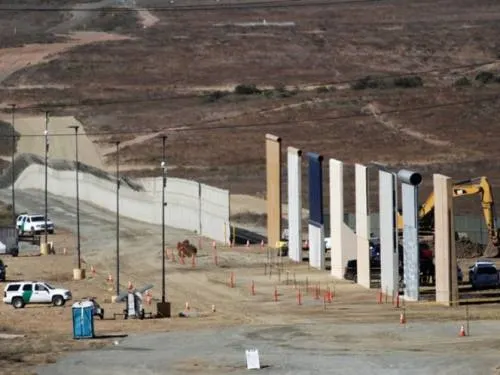 Ridículo, muro fronterizo entre México y EU: Legislador canadiense
