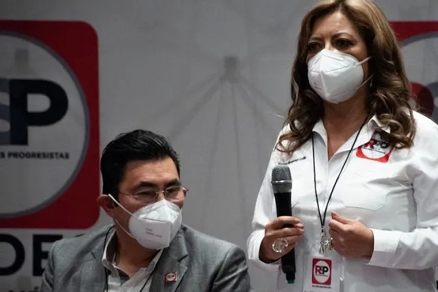 CIUDAD DE MÉXICO, 27AGOSTO2020.- La organización Redes Sociales Progresistas (RSP) llevó a cabo su primera reunión plenaria que fue encabezada por Fernando González, presidente nacional y estuvo acompañado por la coordinadora general de esta organización, Maricruz Montelongo Gordillo, en la reunión afirmaron que en los próximos días este movimiento será nombrado partido político por el Instituto Nacional Electoral (INE) luego de haber cumplido ya con los requisitos que este organismo les solicita. FOTO: DANIEL AUGUSTO/CUARTOSCURO.COM