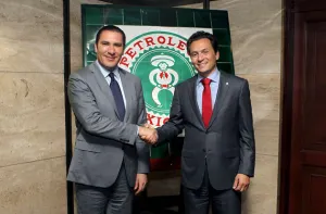 RMV se reúne con director Pémex; revisan proyectos para Sierra Norte