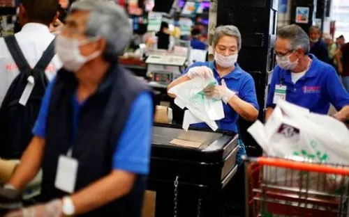 Walmart México retira a empacadores de la tercera edad por Covid-19