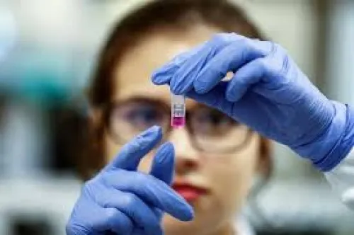 Con cárcel, multas y pulseras tecnológicas, así Asia combate ‘nueva ola’ de COVID-19