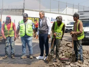 Supervisa Pepe Chedraui bacheo en San Pablo Xochimehuacan para mejorar la movilidad