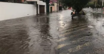 Casa colapsa por fuertes lluvias en Durango