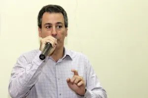 Chedraui se baja de lucha por dirigencia priista; no se descarta para proceso 2015