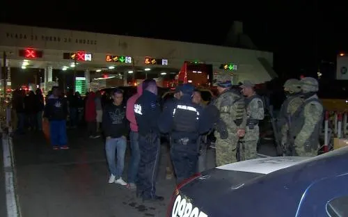 Por más de cuatro horas, pobladores toman caseta de Amozoc