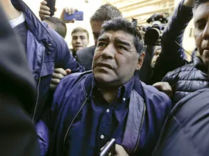 Maradona se ofrece a dirigir gratis la Selección argentina