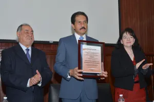 Licenciatura Abierta en Inglés BUAP recibe acreditación de Coapehum