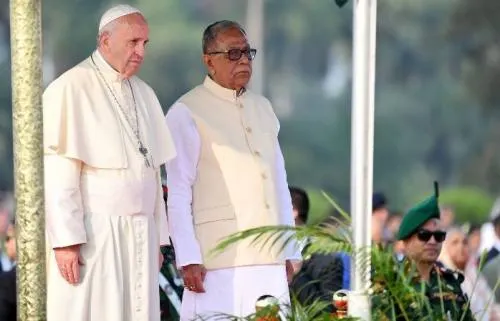 El Papa Francisco llega a Bangladesh
