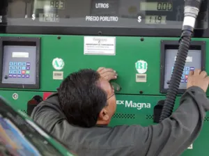 Baja en gasolinas, sin tinte electorero: SHCP