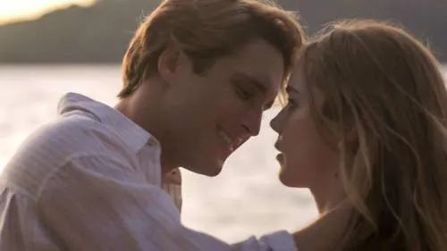 Camila Sodi ignora muestras de amor de Diego Boneta (FOTOS)