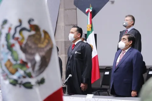 Manifiesta MBH respeto a la autonomía de los poderes: “No creo en el sometimiento”