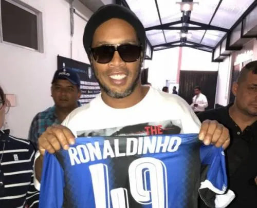 Ronaldinho se vuelve a poner Gallo