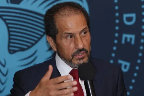 Se reunirá Alfonso Esparza con gobernador para abordar tema de lobos
