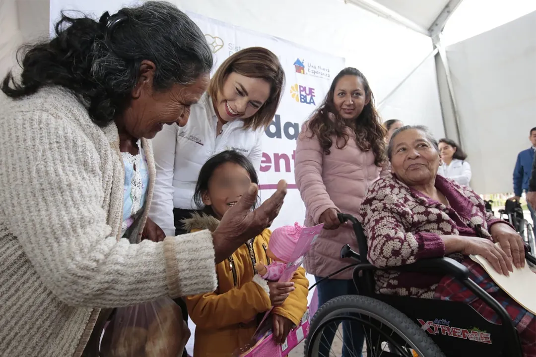 La presidenta honoraria del Patronato del SEDIF, Gaby Bonilla, encabezó la “Jornada Incluyente” en Zacatlán