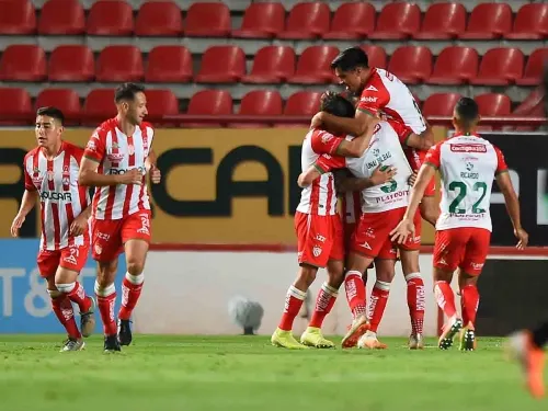 Necaxa celebra su aniversario con remontada