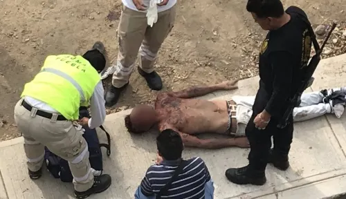 Usuarios de transporte público golpean a presunto asaltante