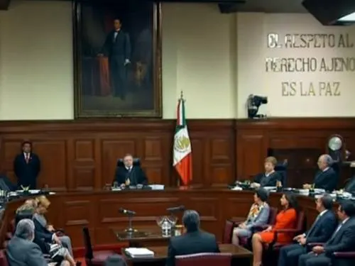 Corte suspende Ley de Salarios para el Banco de México