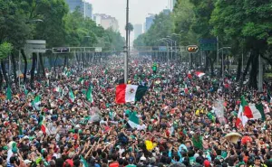 Miles “toman” El Ángel capitalino para festejar pase del Tri