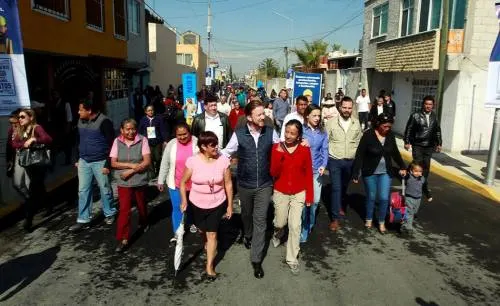 Luis Banck entrega vialidad pavimentada a favor de 746 familias de San Francisco Totimehuacan