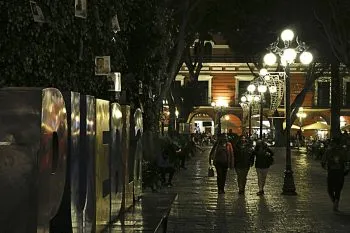 Seis empresas van por concesión del alumbrado en Puebla capital