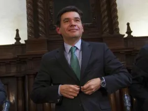 SHCP baja intervalo de previsión de crecimiento a entre 2 y 2.8%