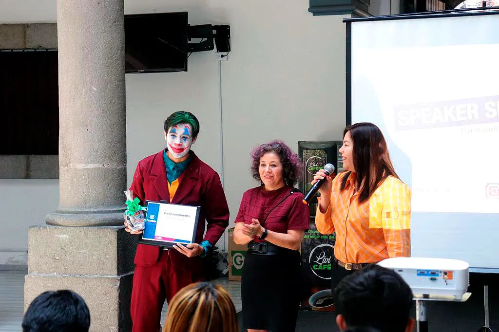 Regidores Puebla Formando Con Locura