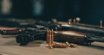 FGR obtiene sentencia contra cuatro personas por posesión de armas de fuego de uso exclusivo