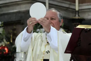 Arzobispo oficia misa de Pascua en Catedral finalizando Semana Santa