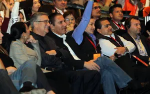 Moreno Valle asiste al encuentro del siglo entre Chopra y Dawkins