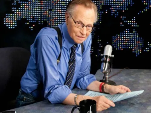 Larry King está hospitalizado; sufrió un paro cardíaco