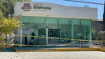 Hampones hurtan efectivo de un cajero automático del Banco del Bienestar en Izúcar de Matamoros