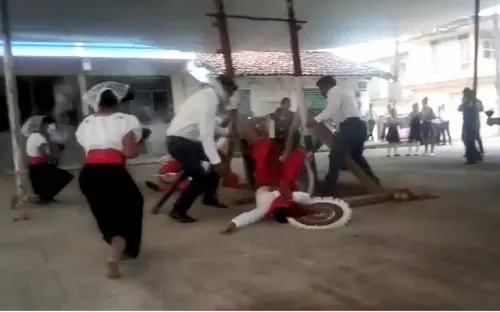 Voladores de Tenampulco sufren aparatosa caída; hay 4 lesionados