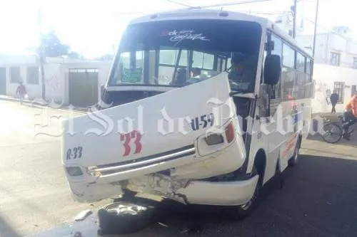 Transporte Público choca contra un vehículo particular en San Baltazar Campeche