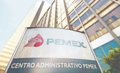 Pemex despide a funcionario tras video donde come con Romero Deschamps