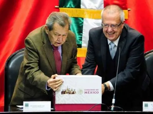 Entrega Urzúa Paquete Económico 2019 al Congreso