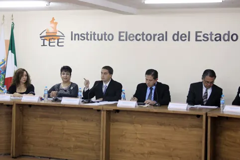 Funcionario del Congreso ya es representante de Puebla Unida ante el IEE